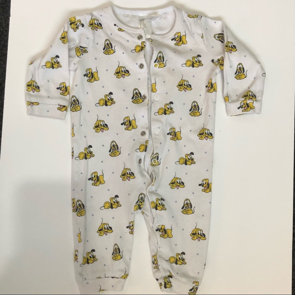 H&M Disney baby Pluto adorable snap baby sleeper size 4-6 months